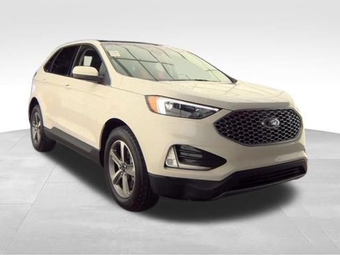 Used 2023 Ford Edge SEL w/ Convenience Package AWD/4WD image 3
