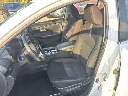 Used 2024 Nissan Sentra SV FWD image 15