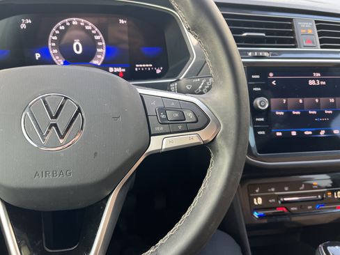 Used 2024 Volkswagen Tiguan SE FWD image 17