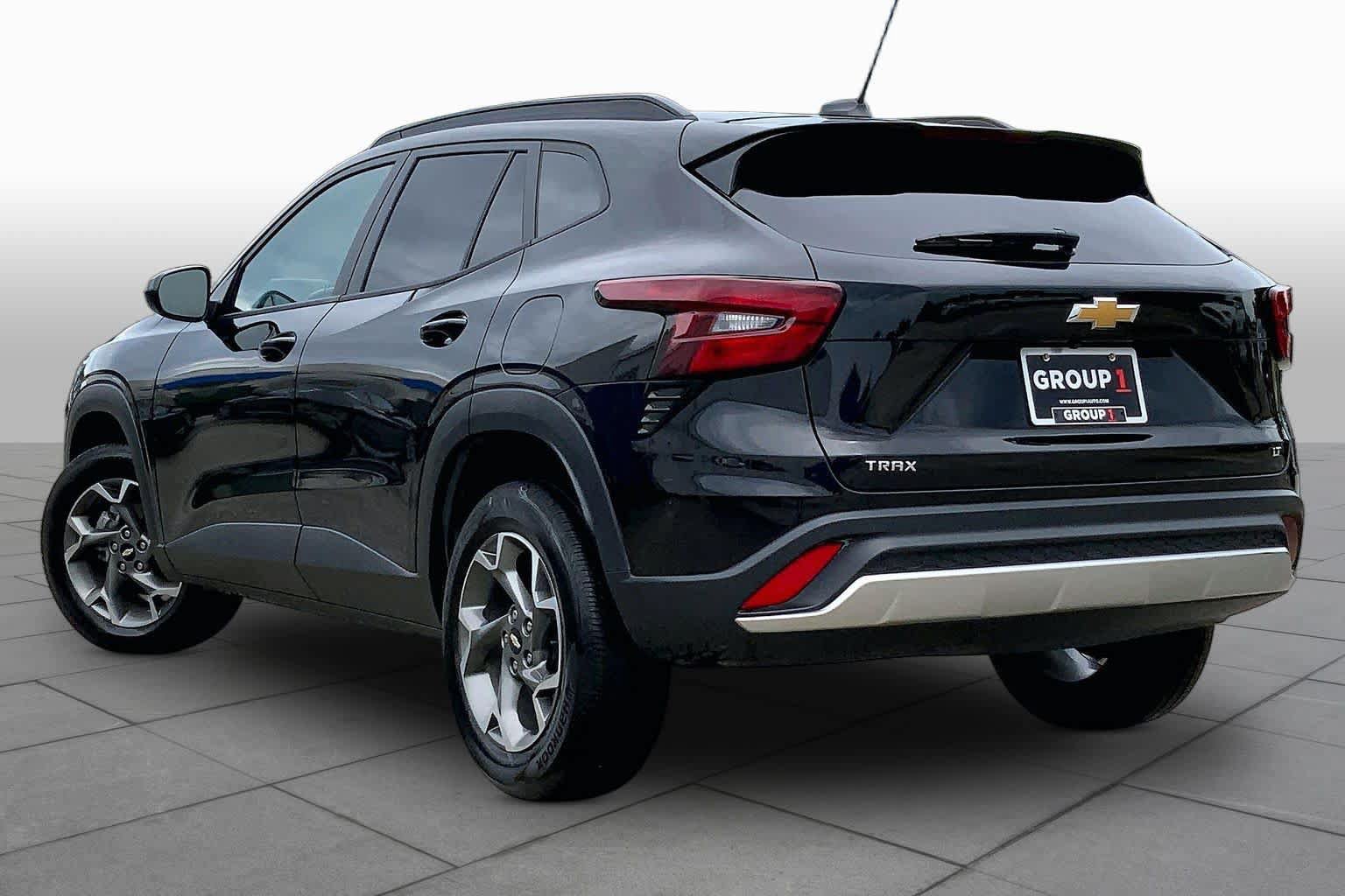 Used 2025 Chevrolet Trax LT FWD image 12