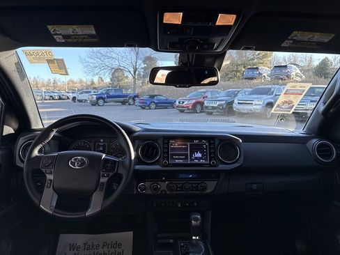 Used 2022 Toyota Tacoma TRD Off-Road image 18