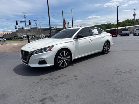 Used 2020 Nissan Altima 2.5 SR w/ Premium Package FWD image 7