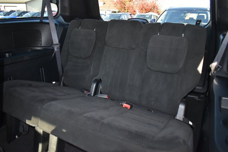 Used 2016 Dodge Grand Caravan SE FWD image 17