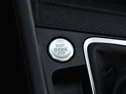 Used 2025 Volkswagen Jetta SE w/ Sunroof Package FWD image 17