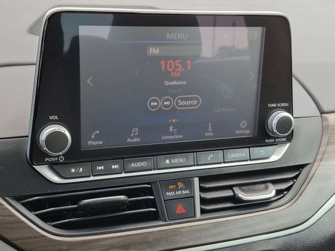 Used 2025 Nissan Altima 2.5 SV FWD image 15
