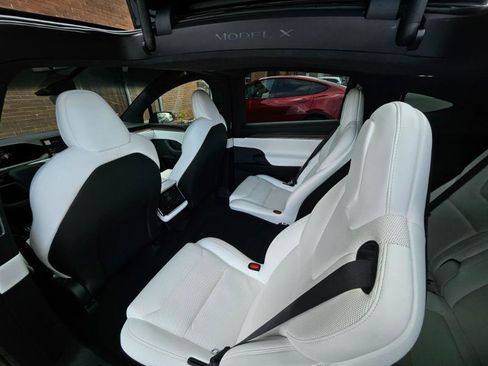 Used 2022 Tesla Model X image 60