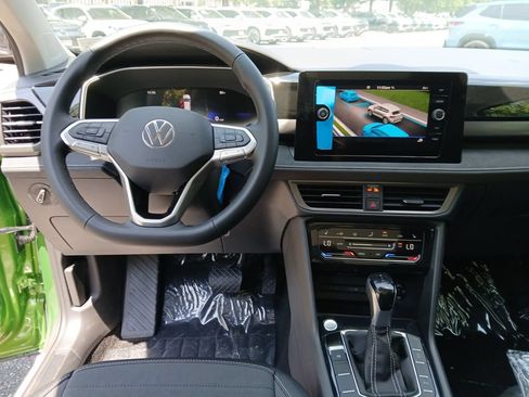 New 2026 Volkswagen Taos SE FWD image 13