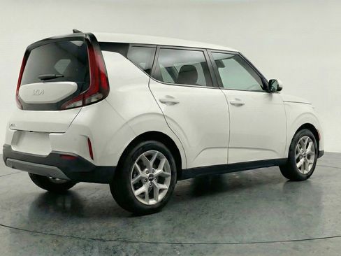 Used 2025 Kia Soul LX w/ LX Technology Package FWD image 9