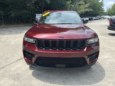 Used 2023 Jeep Grand Cherokee Altitude RWD image 2