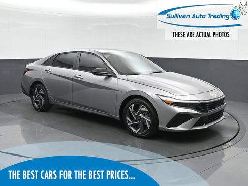 Used 2025 Hyundai Elantra SEL FWD image 1
