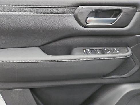 Certified 2025 Nissan Armada SV image 11