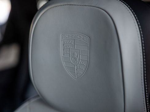 Certified 2025 Porsche Cayenne AWD/4WD image 30