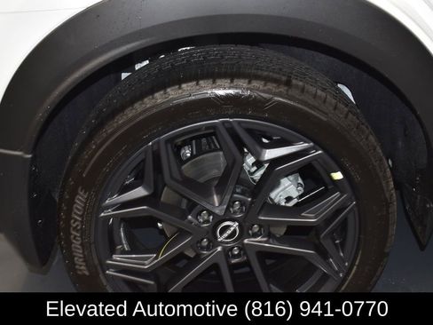 Used 2025 Nissan Kicks SR w/ SR Premium Package AWD/4WD image 5