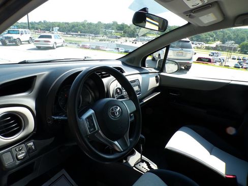 Used 2014 Toyota Yaris LE FWD image 9