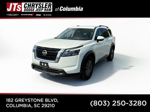 Used 2025 Nissan Pathfinder SV FWD image 1
