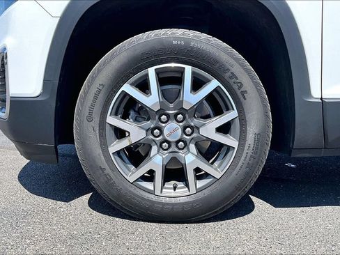 Used 2023 GMC Acadia SLE FWD image 2
