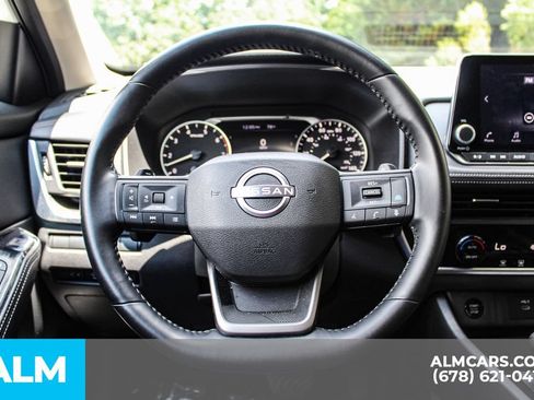 Used 2025 Nissan Rogue SV FWD image 25