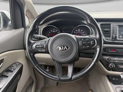 Used 2018 Kia Sedona LX w/ LX Essentials Premium Package FWD image 15
