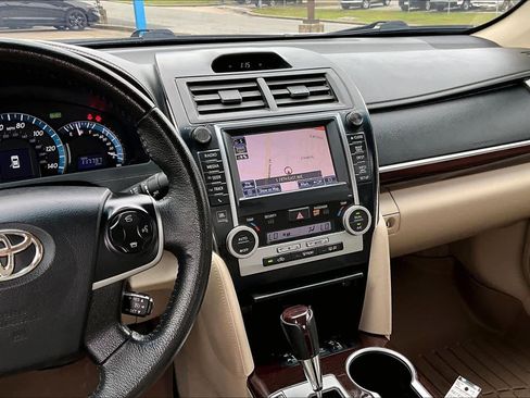 Used 2012 Toyota Camry XLE w/ Leather Pkg FWD image 7