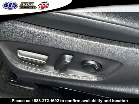 Used 2018 Toyota Camry SE FWD image 11