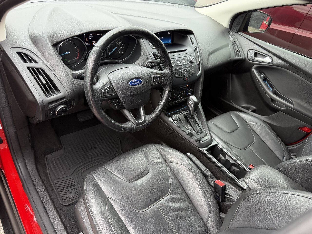 Used 2016 Ford Focus SE w/ Equipment Group 201A FWD image 8