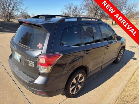 Used 2017 Subaru Forester 2.5i Limited image 3