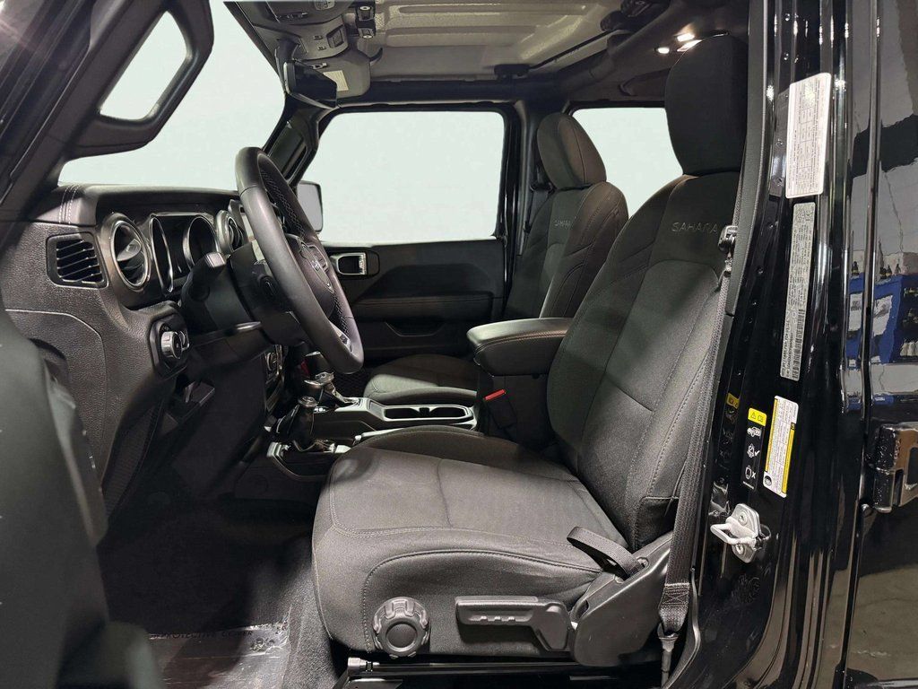 Used 2023 Jeep Wrangler Unlimited Sahara AWD/4WD image 22