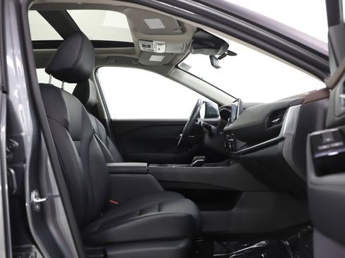 Used 2023 Nissan Rogue SV w/ SV Premium B Package image 11