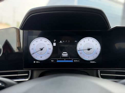 Used 2025 Hyundai Elantra SEL FWD image 14