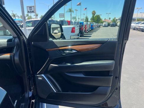 Used 2015 Cadillac Escalade Premium AWD/4WD image 36