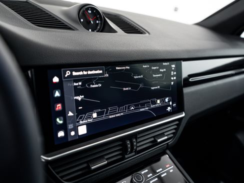 Certified 2023 Porsche Cayenne image 17