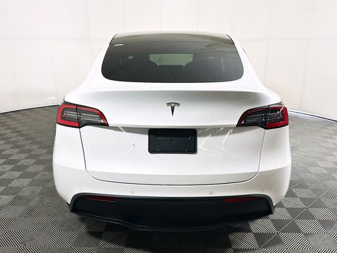 Used 2021 Tesla Model Y 2WD image 4