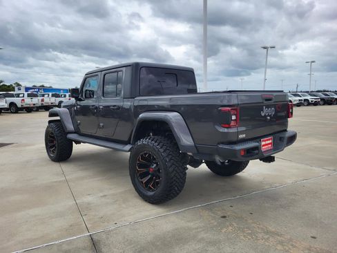 Used 2020 Jeep Gladiator Overland image 3