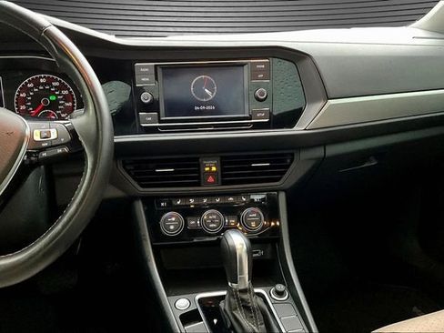 Used 2019 Volkswagen Jetta R-Line FWD image 9