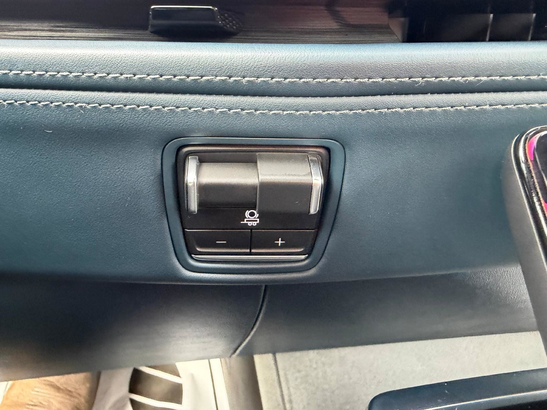 Certified 2025 Cadillac Escalade IQ Luxury 2 w/ LPO, Premium Carpet Package AWD/4WD image 33