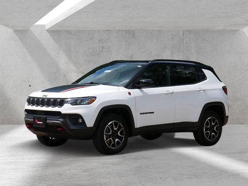 Used 2024 Jeep Compass Trailhawk AWD/4WD image 6