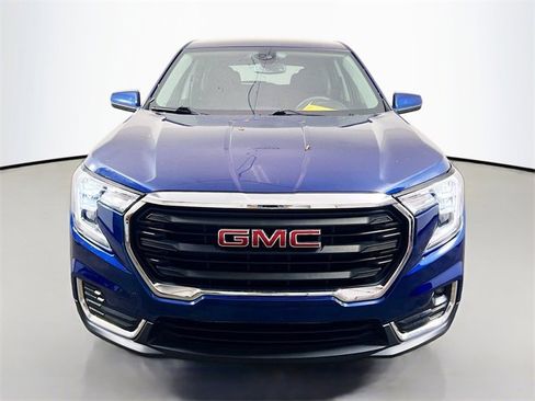 Used 2022 GMC Terrain SLE image 2