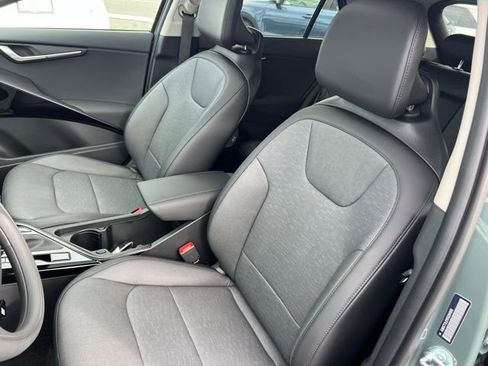 New 2025 Kia Niro SX Touring FWD image 13