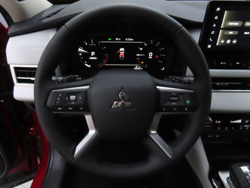 Used 2025 Mitsubishi Outlander SE FWD image 15