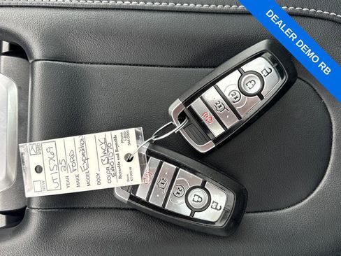 Used 2025 Ford Expedition Platinum w/ Stealth Appearance Package image 35