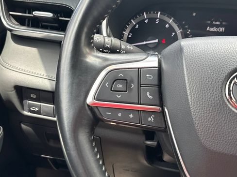 Used 2021 Toyota Highlander XSE FWD image 22