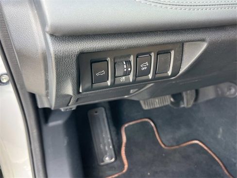 Used 2022 Subaru Outback Touring XT image 32