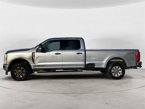 Used 2023 Ford F350 XLT image 2