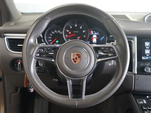 Used 2018 Porsche Macan AWD/4WD image 12
