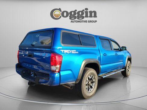 Used 2017 Toyota Tacoma TRD Off-Road w/ Premium & Technology Package image 5