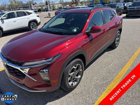 Used 2024 Chevrolet Trax LT w/ LT Convenience Package FWD image 1