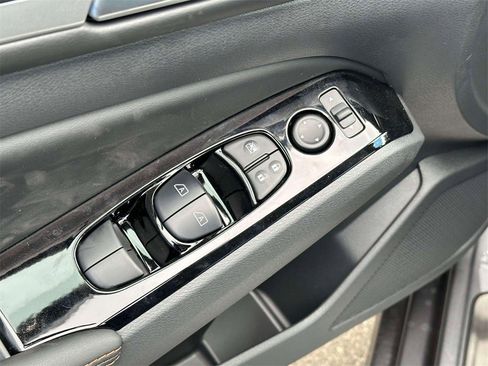 New 2025 Nissan Altima 2.5 SR image 16