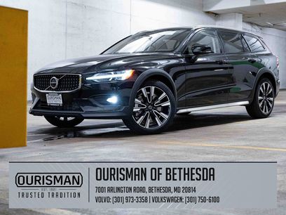 New 2025 Volvo V60 B5 Cross Country Ultra w/ Protection Package Premier