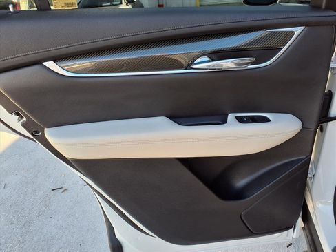 Used 2022 Cadillac XT6 Sport w/ Technology Package image 17