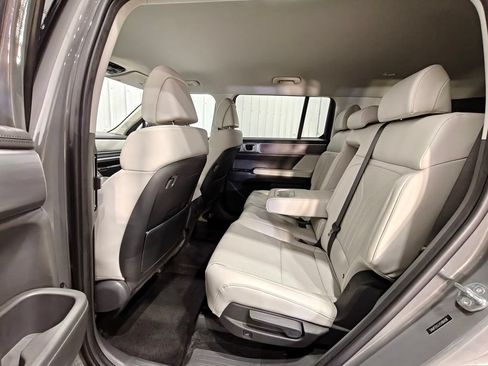 Used 2025 Hyundai Santa Fe SEL AWD/4WD image 28